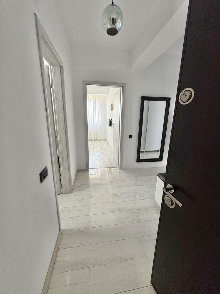 Vand apartament 2 camere decomandat in zona mall Plaza vizavi de parcul Liniei