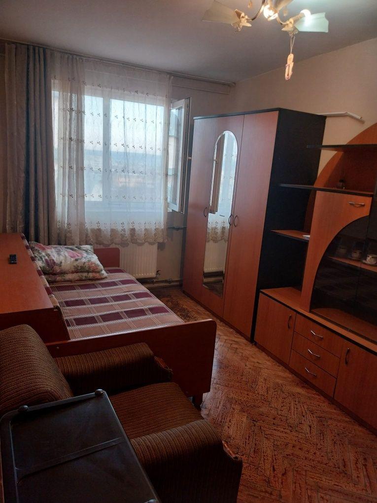 Închiriez garsoniera