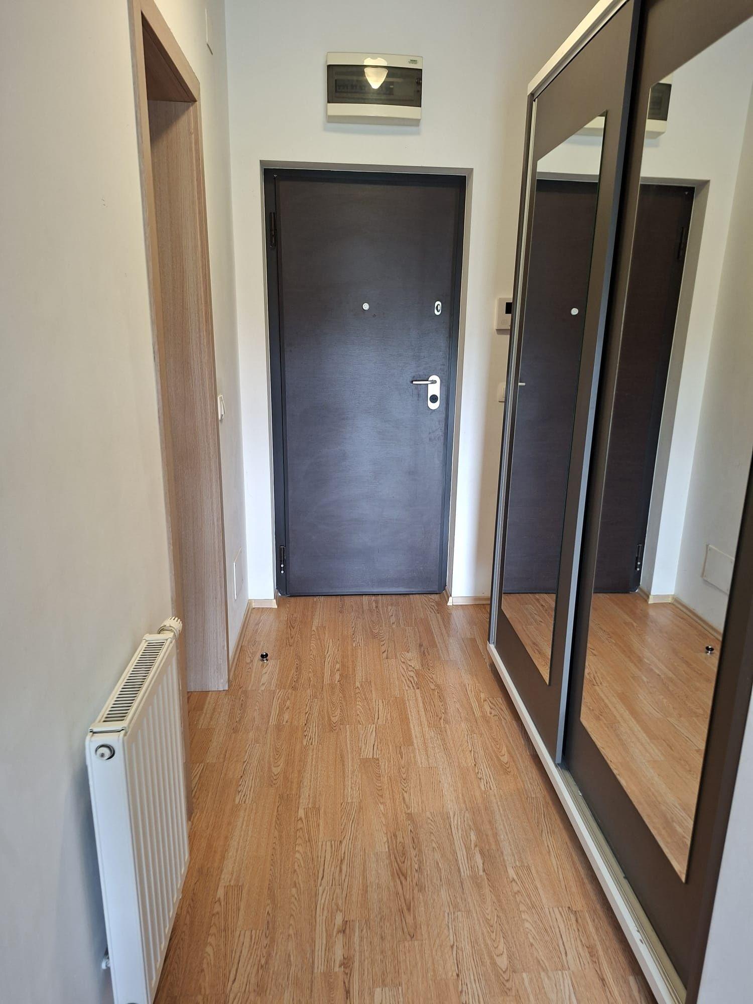 Închiriez apartament