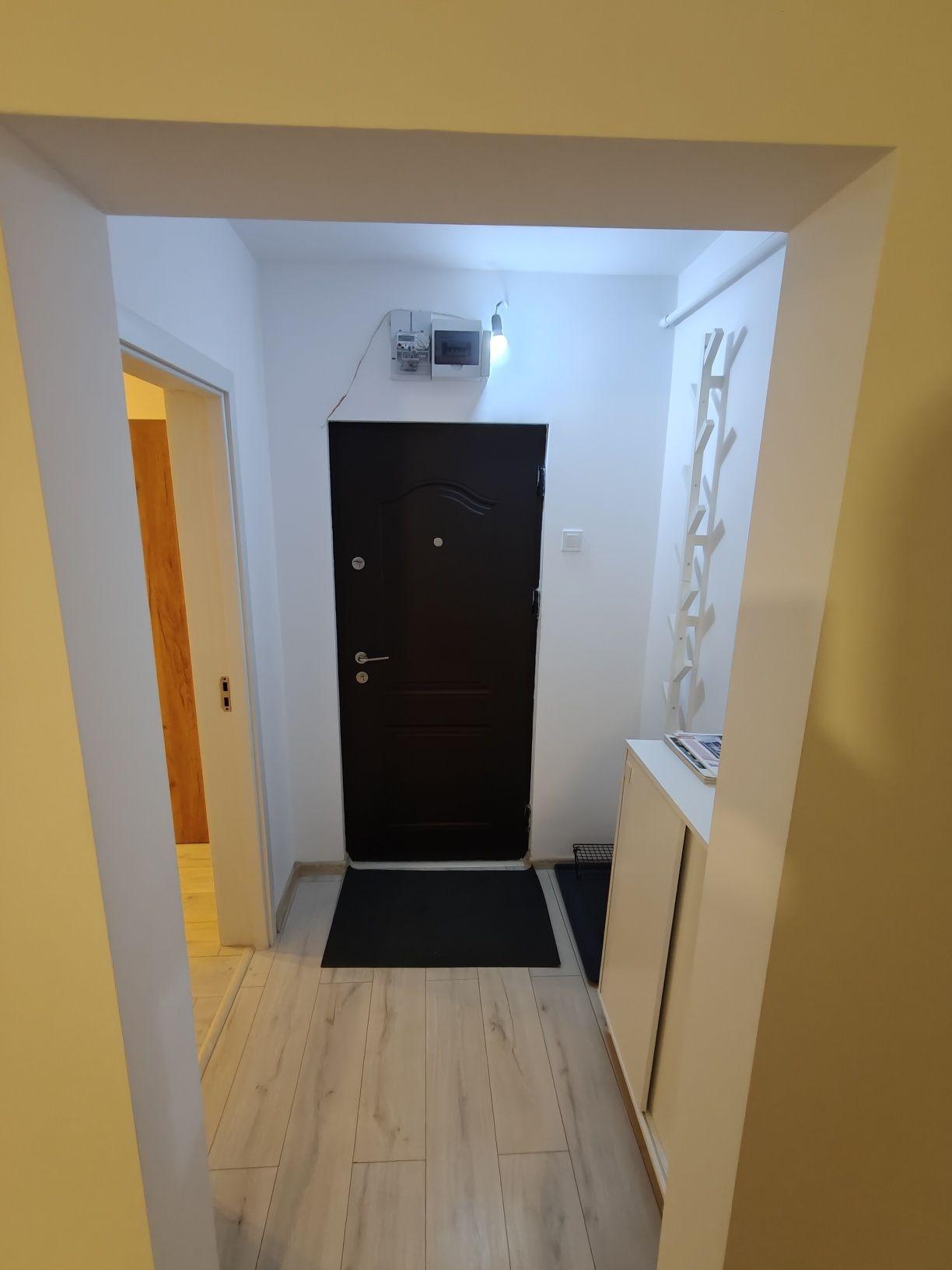 Inchiriez apartament 3 camere zona Pd Ros