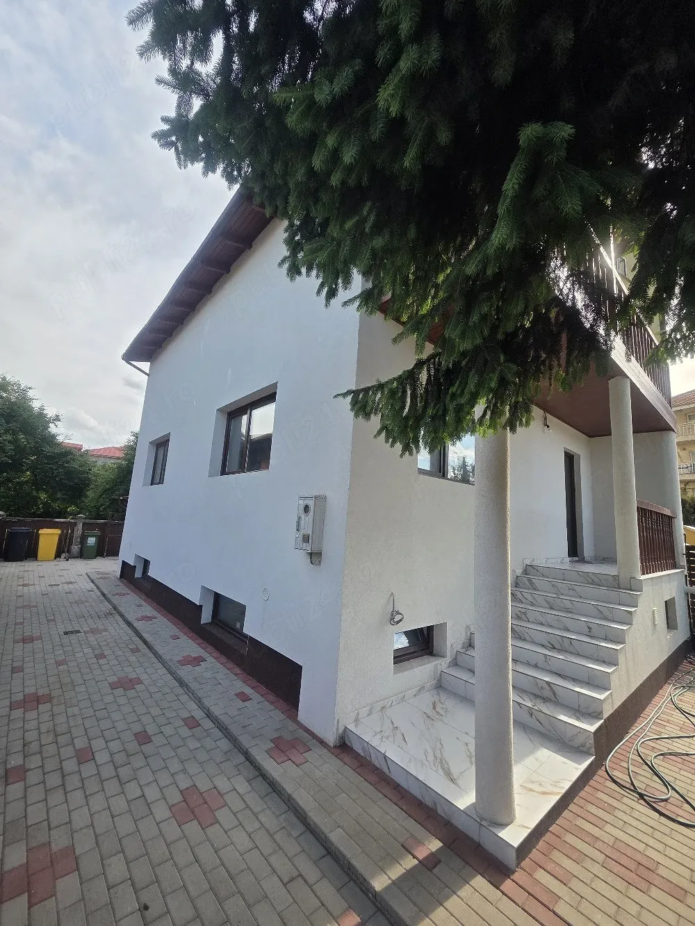 Vila singura in curte str Polona Otopeni,  Metrou