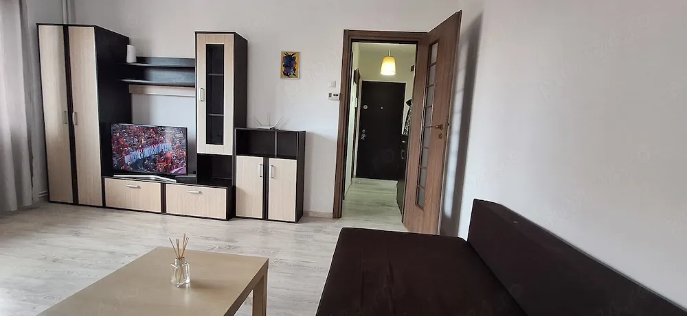 Inchiriez apartament 2 camere, zona Piata Astra - imagine 1