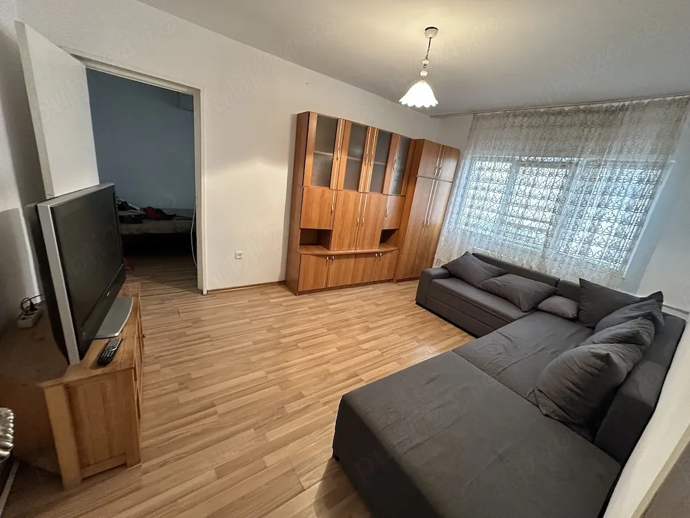 Apartanent cu 2 camere de vânzare in cartierul Rogerius, situat in parter.