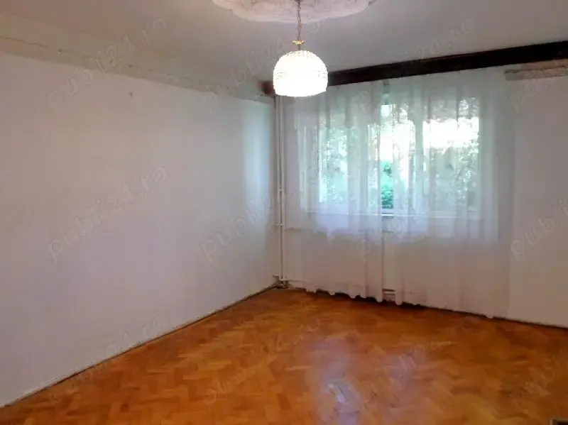 Proprietar, vand apartament 3 camere, decomandat, parter in nordul Ploiestiului, str Grindului