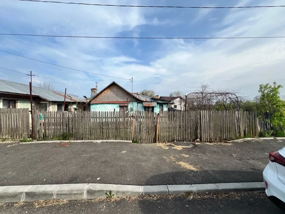 Vand Casa batraneasca + teren 1200mp