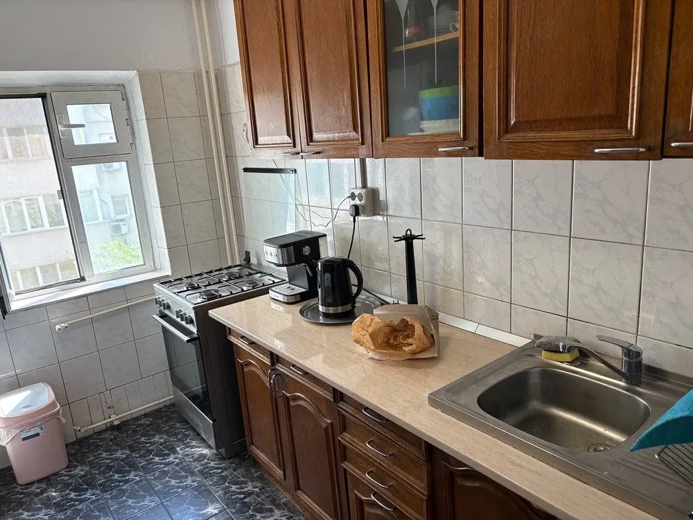 apartament 4 camere - imagine 1