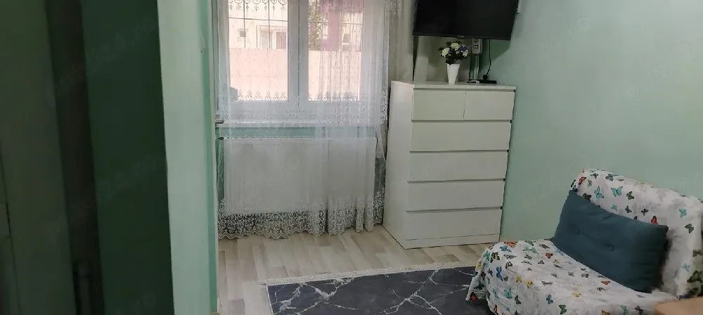 Închiriez Garsoniera