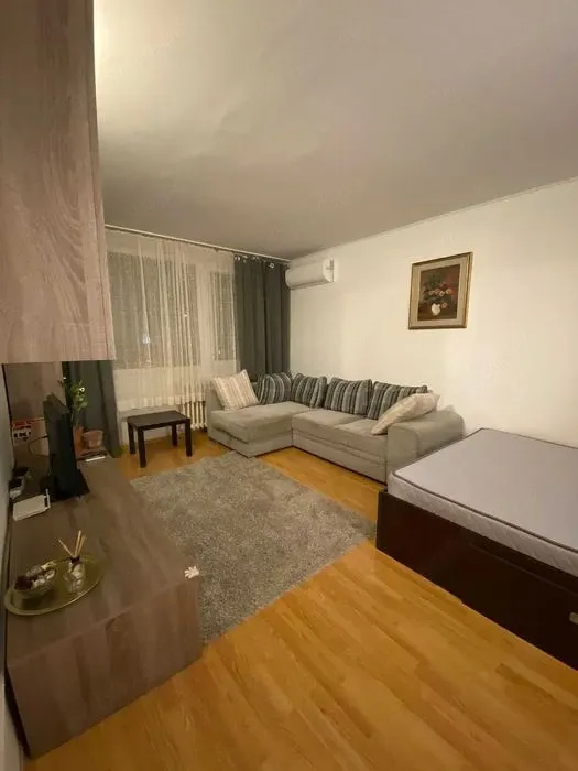 Garsoniera de închiriat