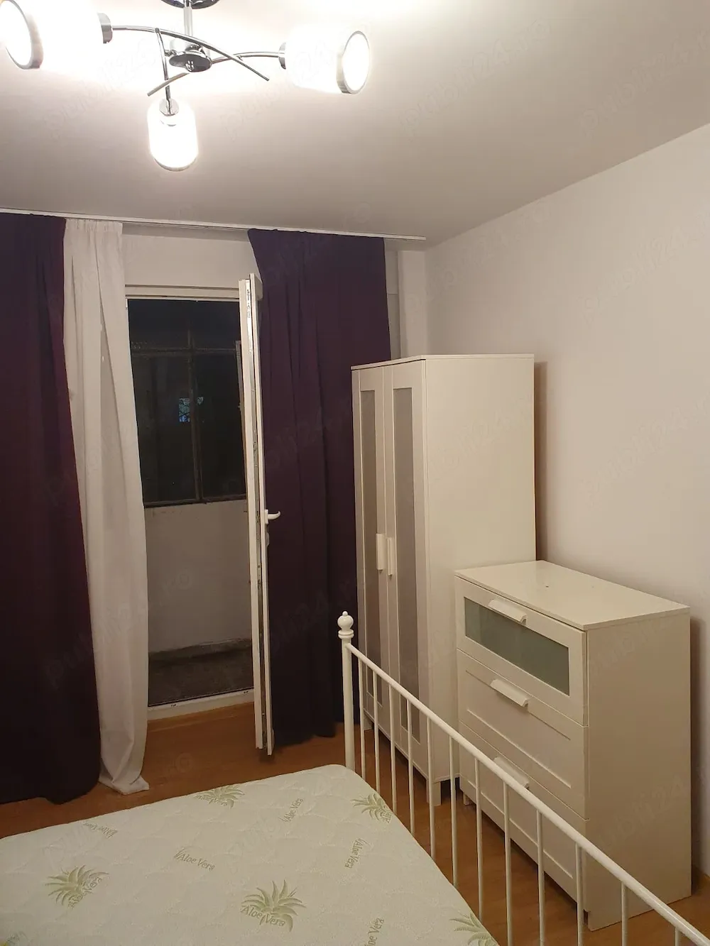Inchiriez apartament decomandat cu 2 camere in zona  Cora Militari .