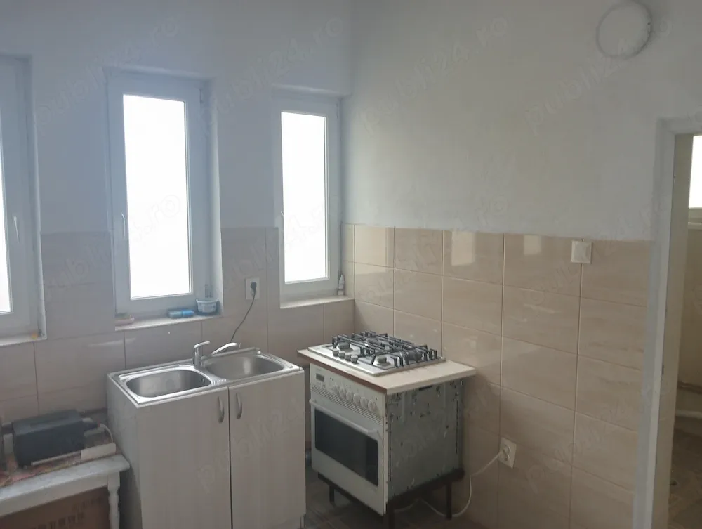Închiriez Apartament la Parter_ Zonă Liniștită - imagine 1