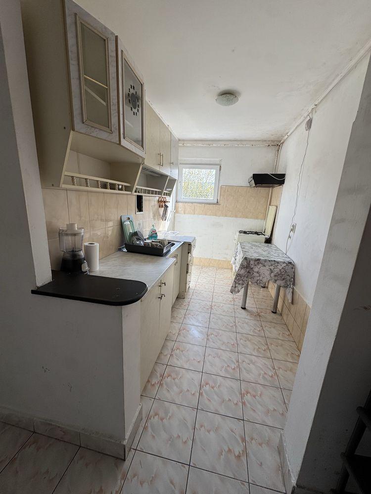 Inchiriez apartament cu 2 camere zona astra