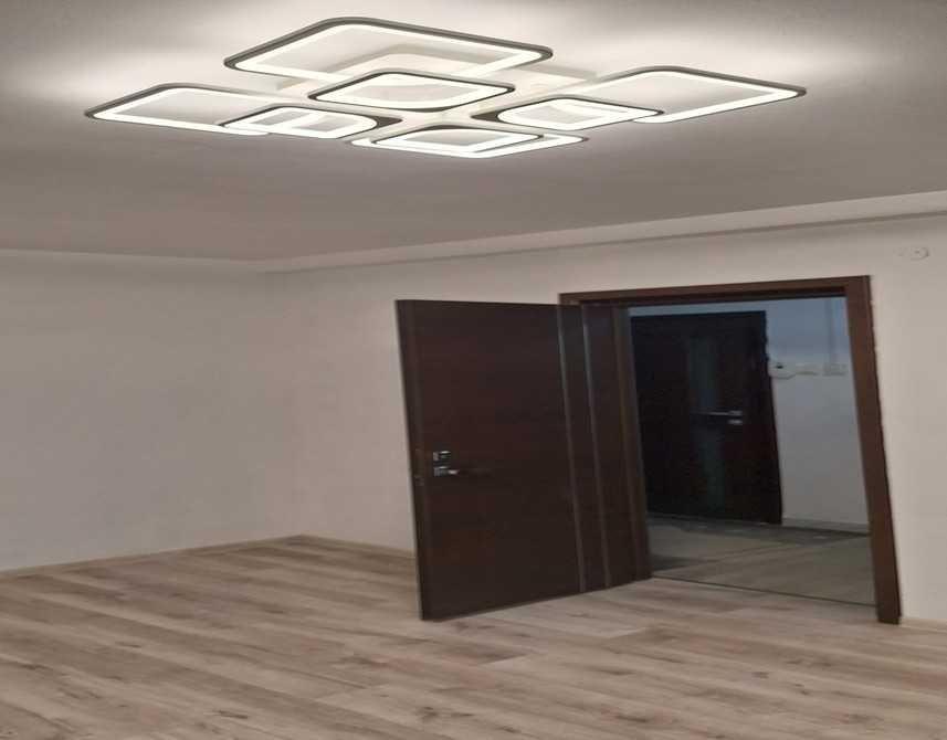 Vand apartament renovat, cu centrala proprie, 2 camere Ferdinand