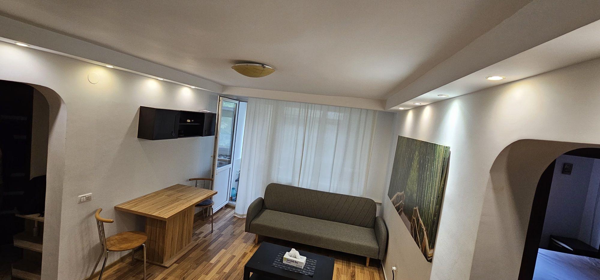 De închiriat apartament 2 camere transformat in 3 camere