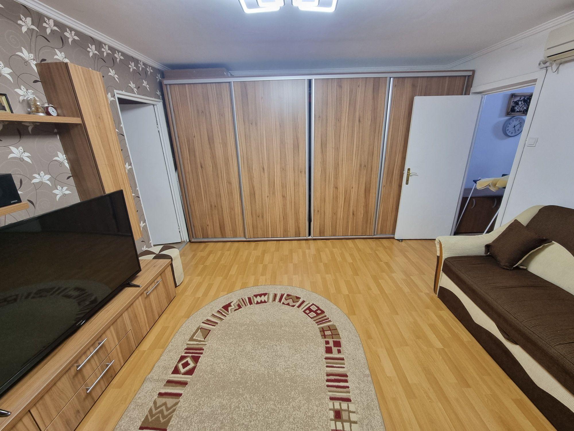 Vând apartament 4camere Nufărul - imagine 1