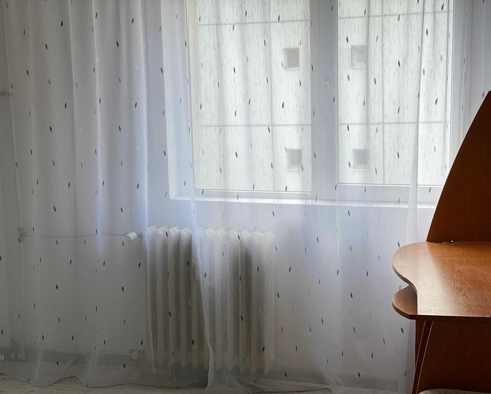 Ofer pt inchiriere apartament zona Caraiman Ploiesti, 2 camere conf 1