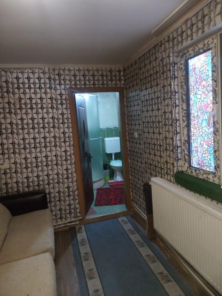 Proprietar ,închiriez apartament 2 camere la curte ,zona  Lizeanu - Obor ,gaze ,centrală termică proprie