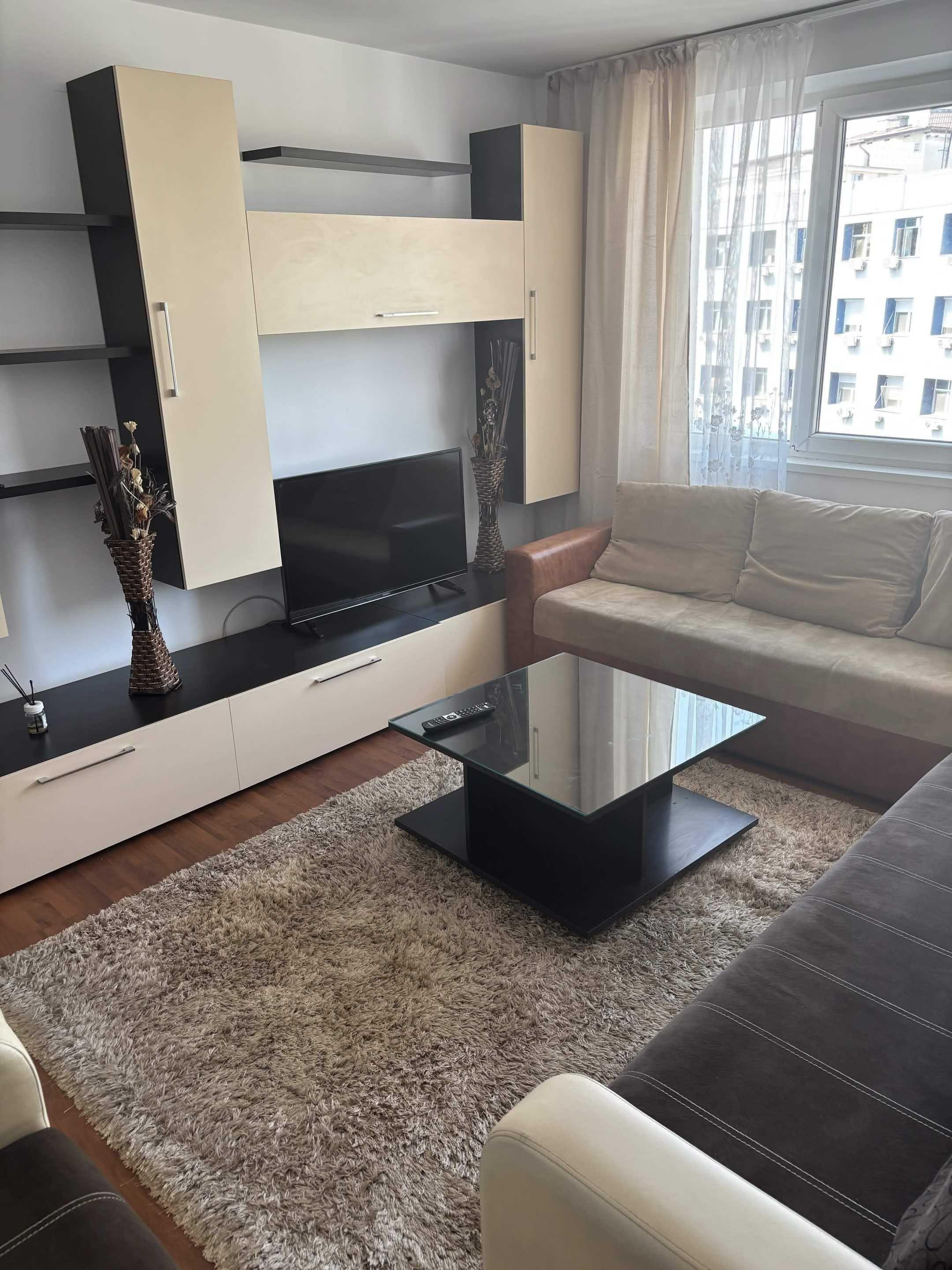 apartament cu 3 camere de inchiriat zona stefan cel mare