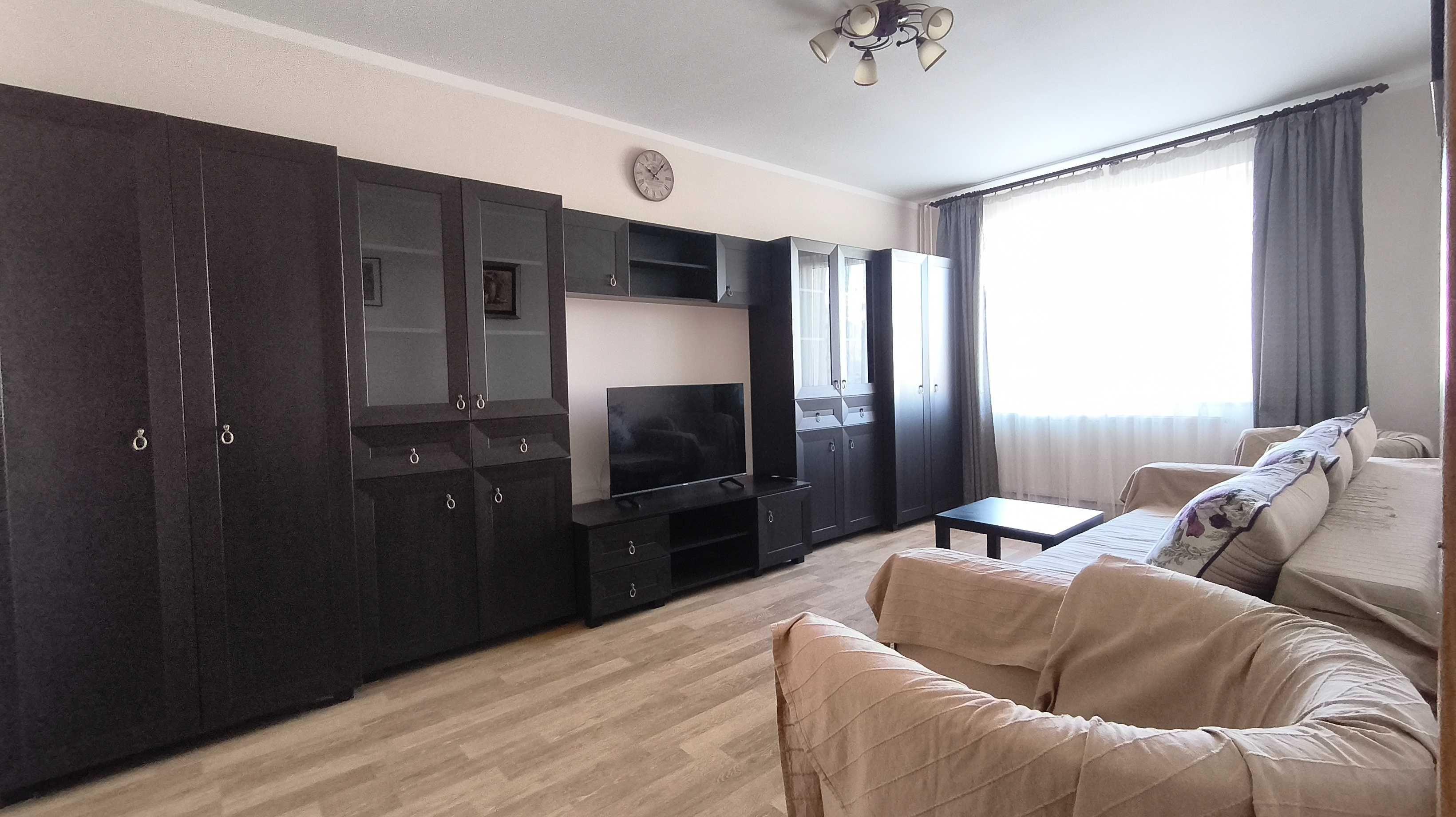 Proprietar inchirez apartament 3 camere decomandat, situat in Tei