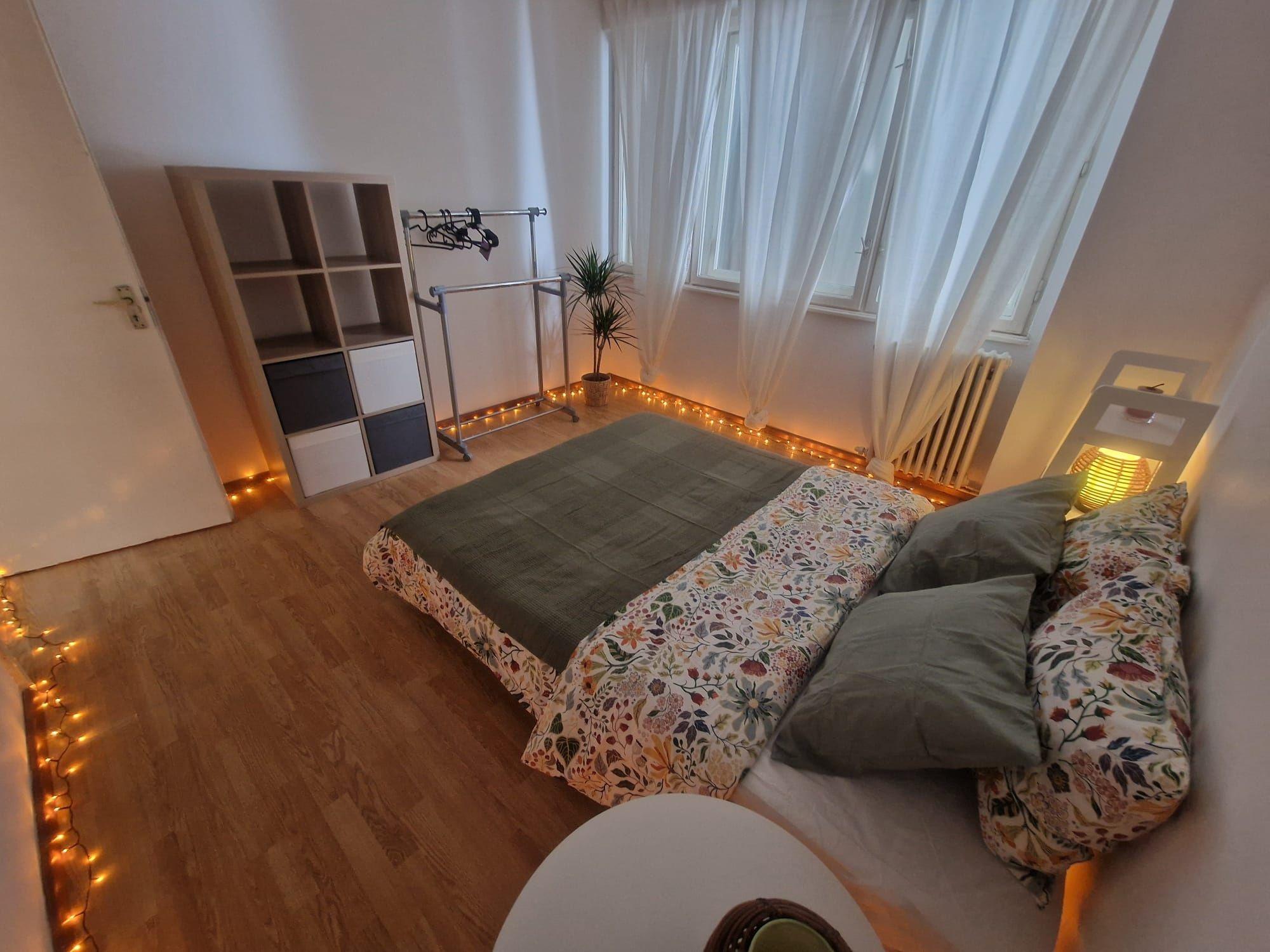 Apartament cu doua camere, semidecomandat, pozitie excelenta - zona Obor. Pretul este negociabil.