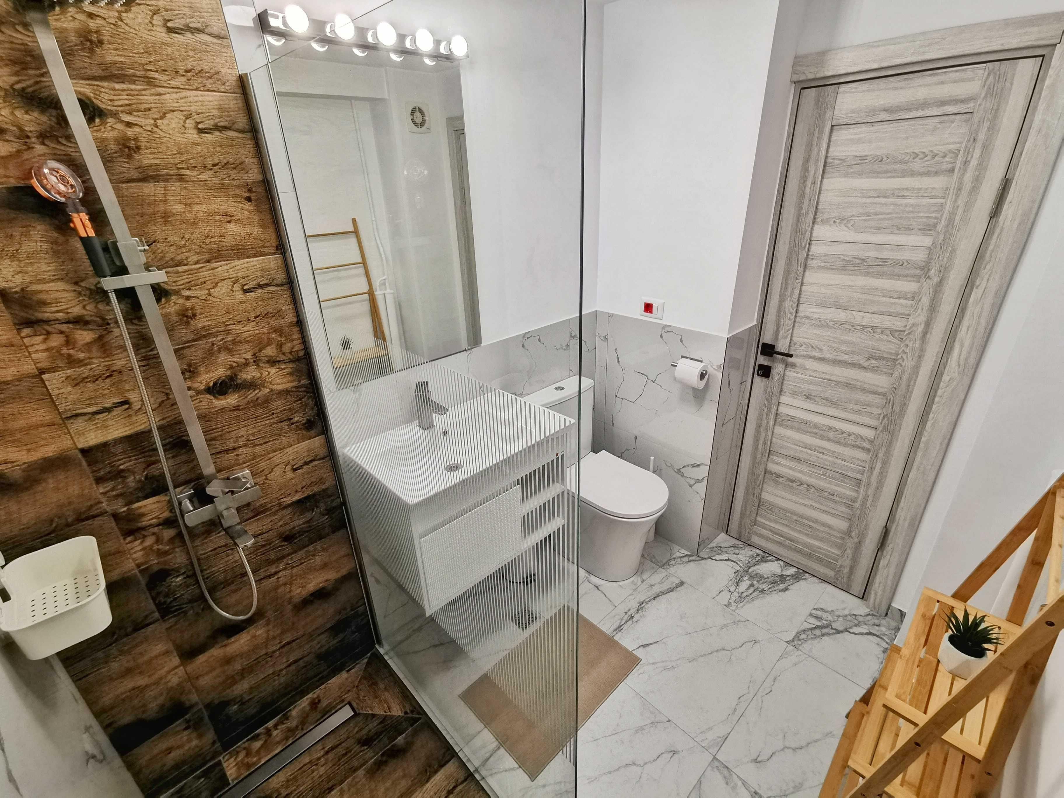 3 camere, Gorjului, Proprietar