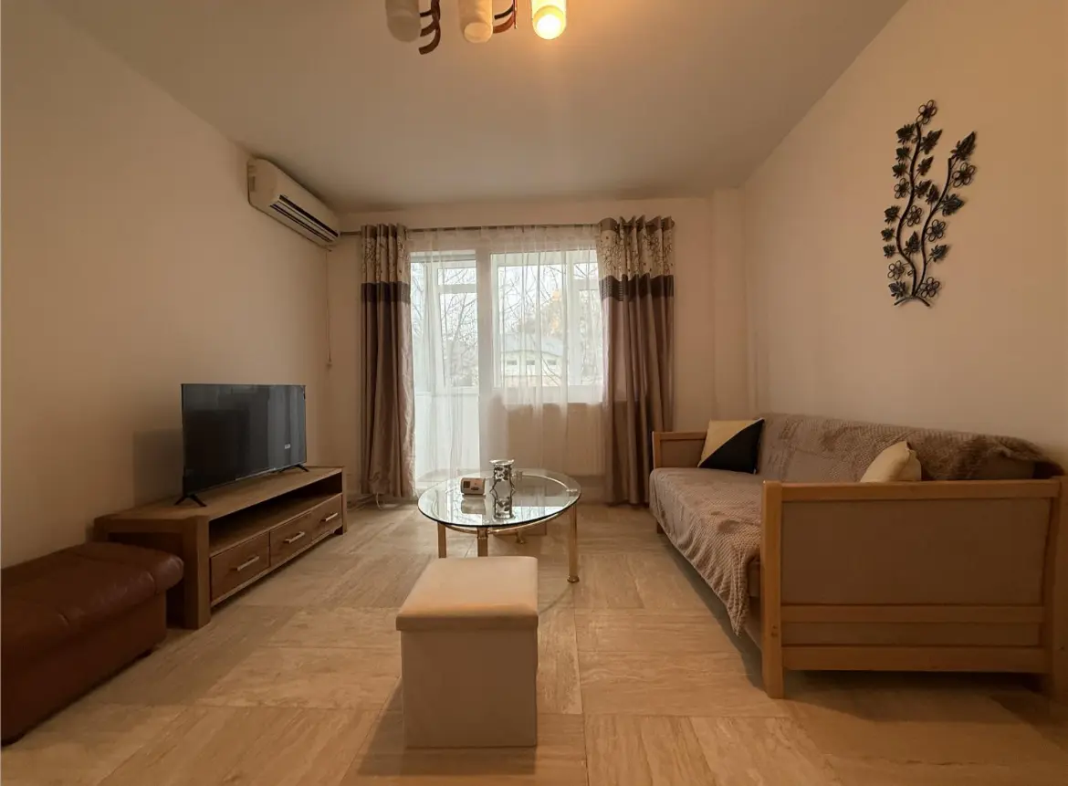 Apartament 2 camere SD, etaj 1, Podu Ros - bd. Socola ( zona 1001 articole), la 5 minute de mers pe jos de Palas Campus