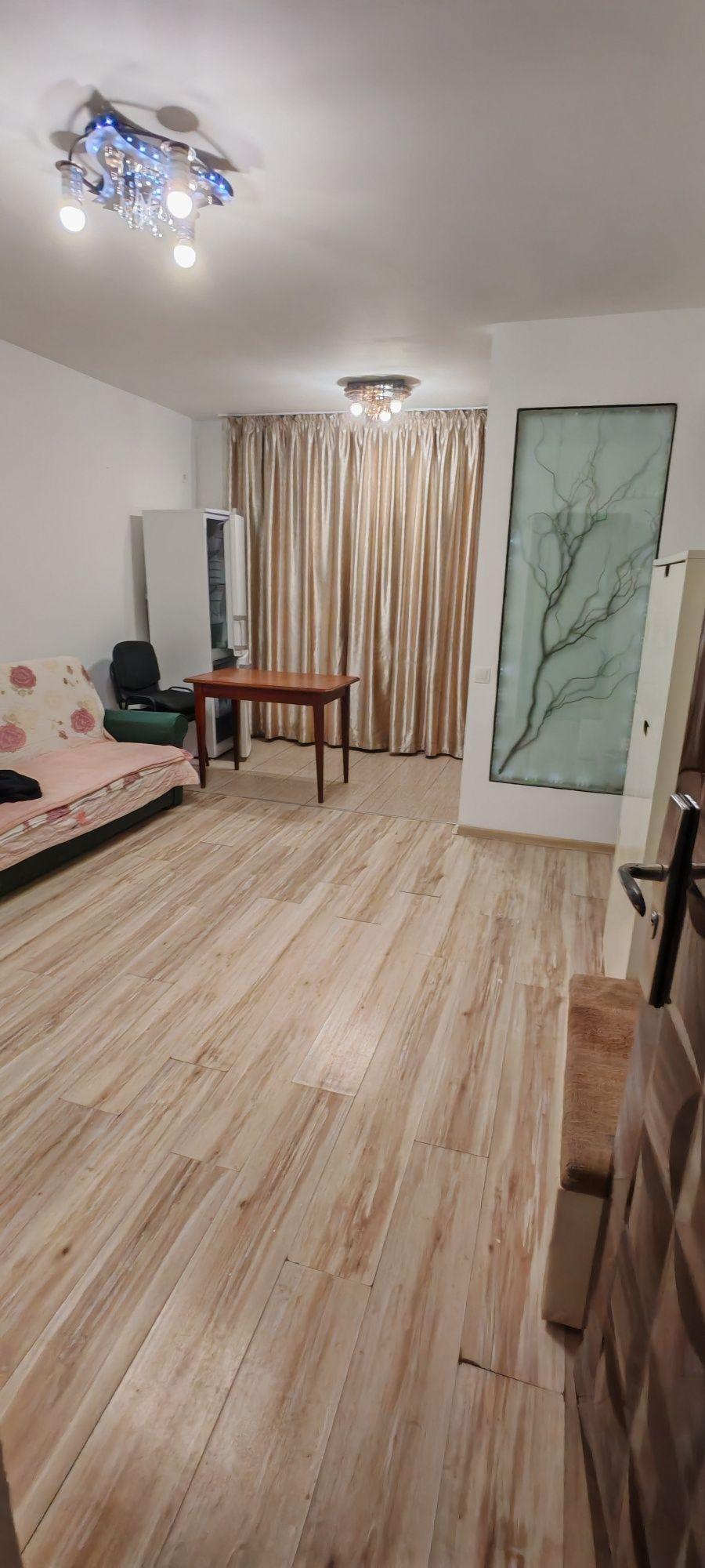 Închiriez apartament