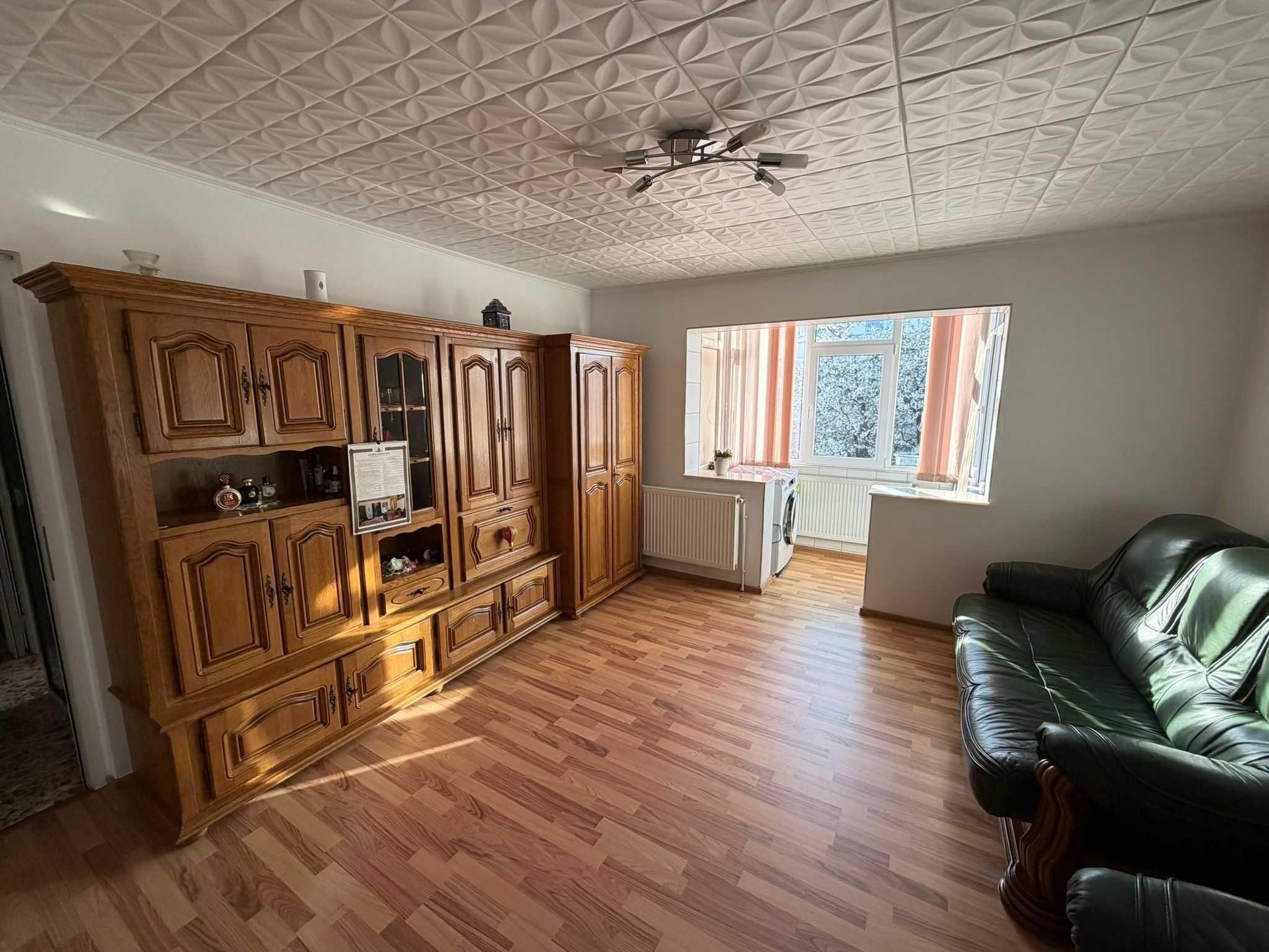 Apartament 4 camere, cu loc de parcare , mobilat - imagine 1