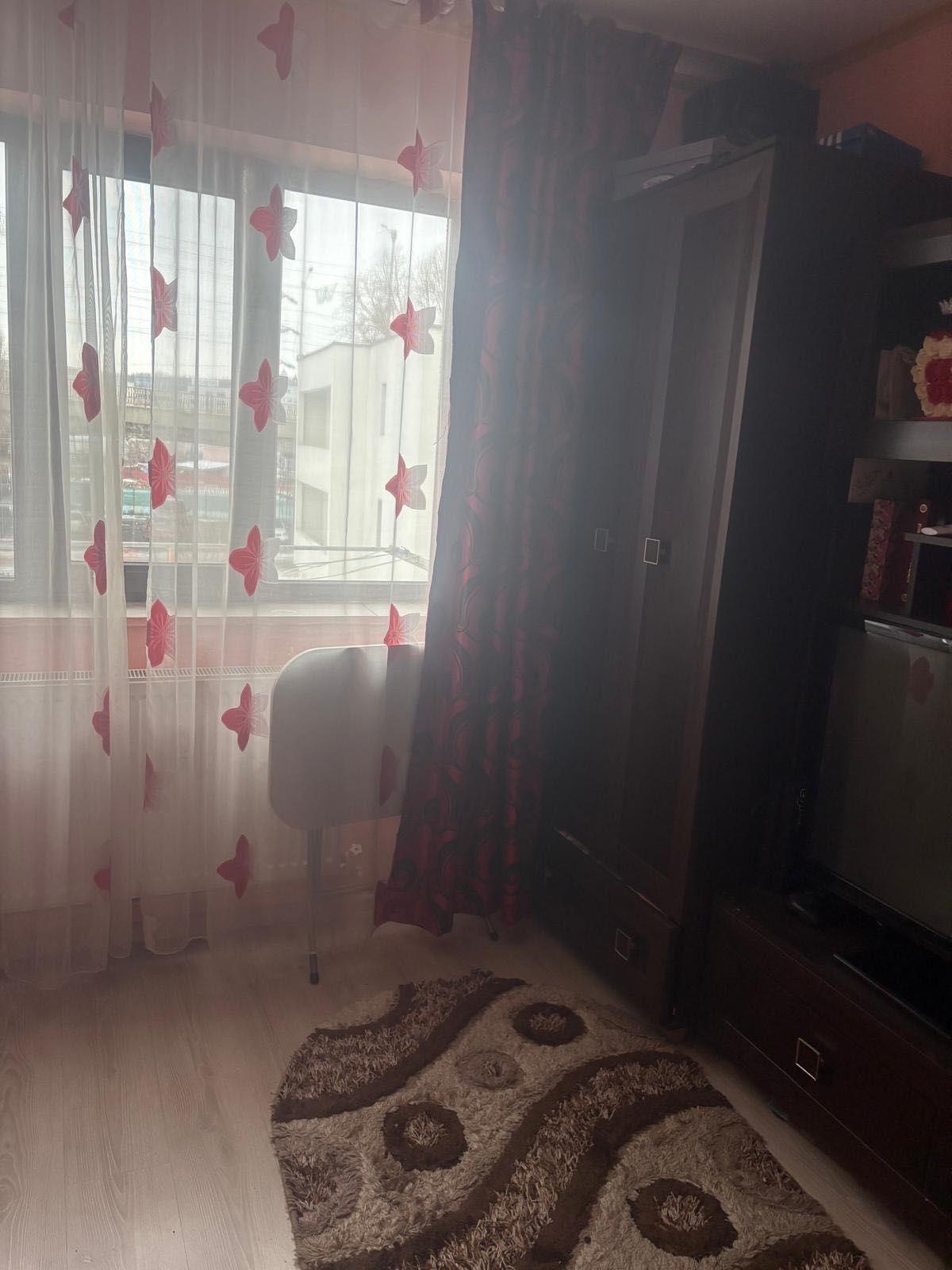 Vând cameră de cămin