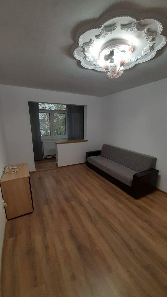 Închiriez apartament - imagine 1
