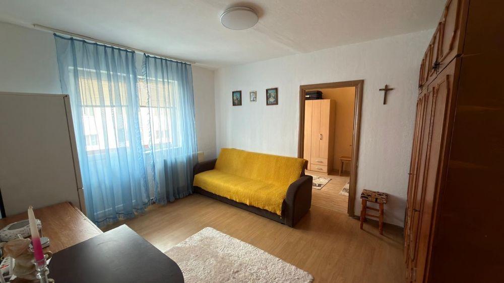 Inchiriez apartament cu 2 camere si balcon - imagine 1