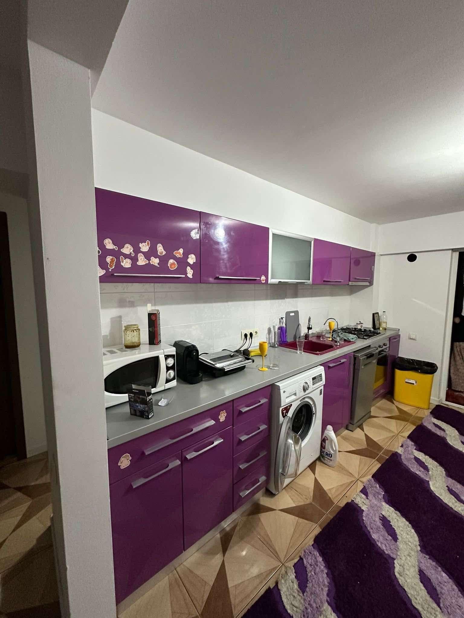 Vând apartament 4 camere