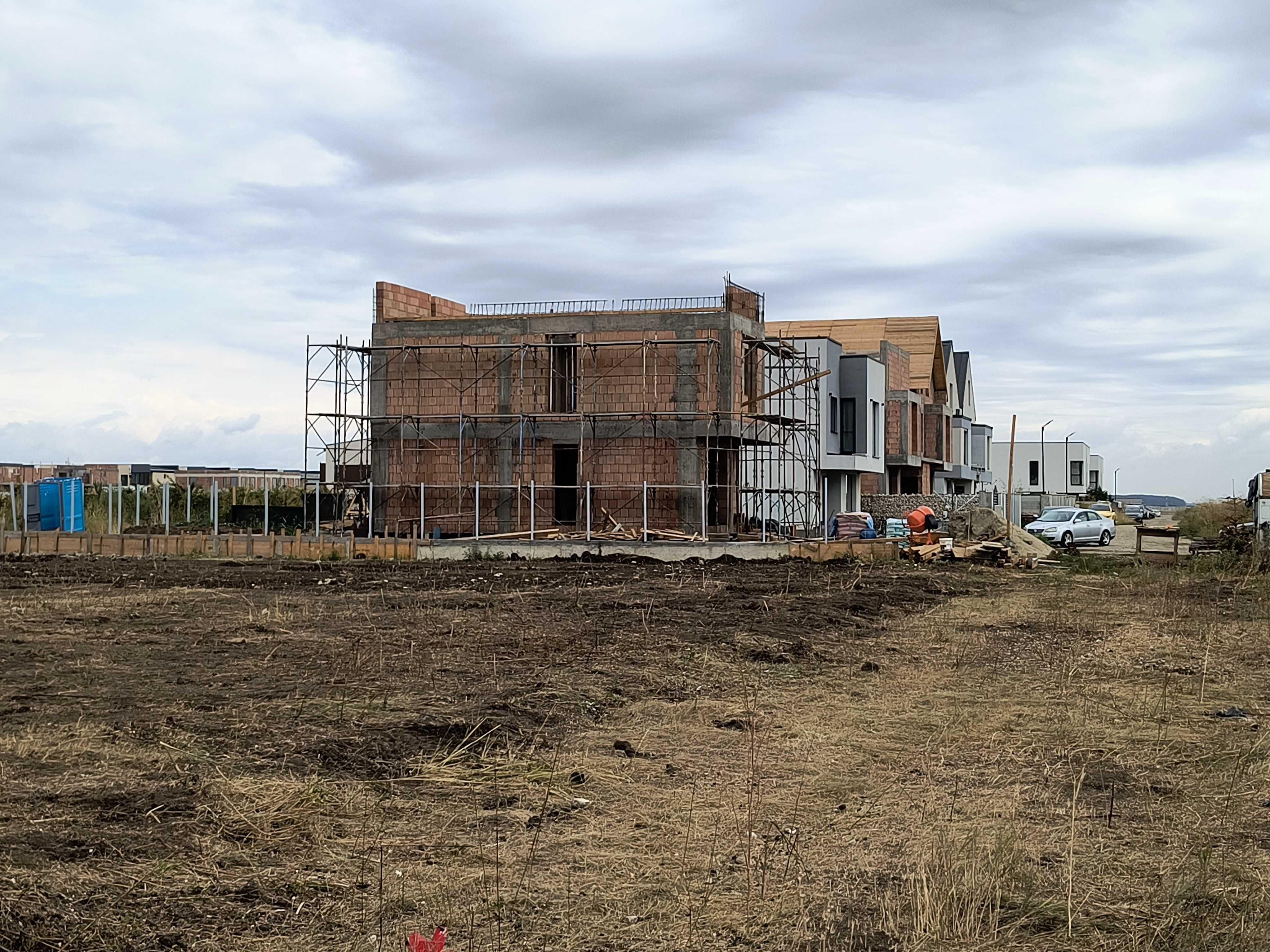 Tunari zona Nusco Homes teren 300 mp
