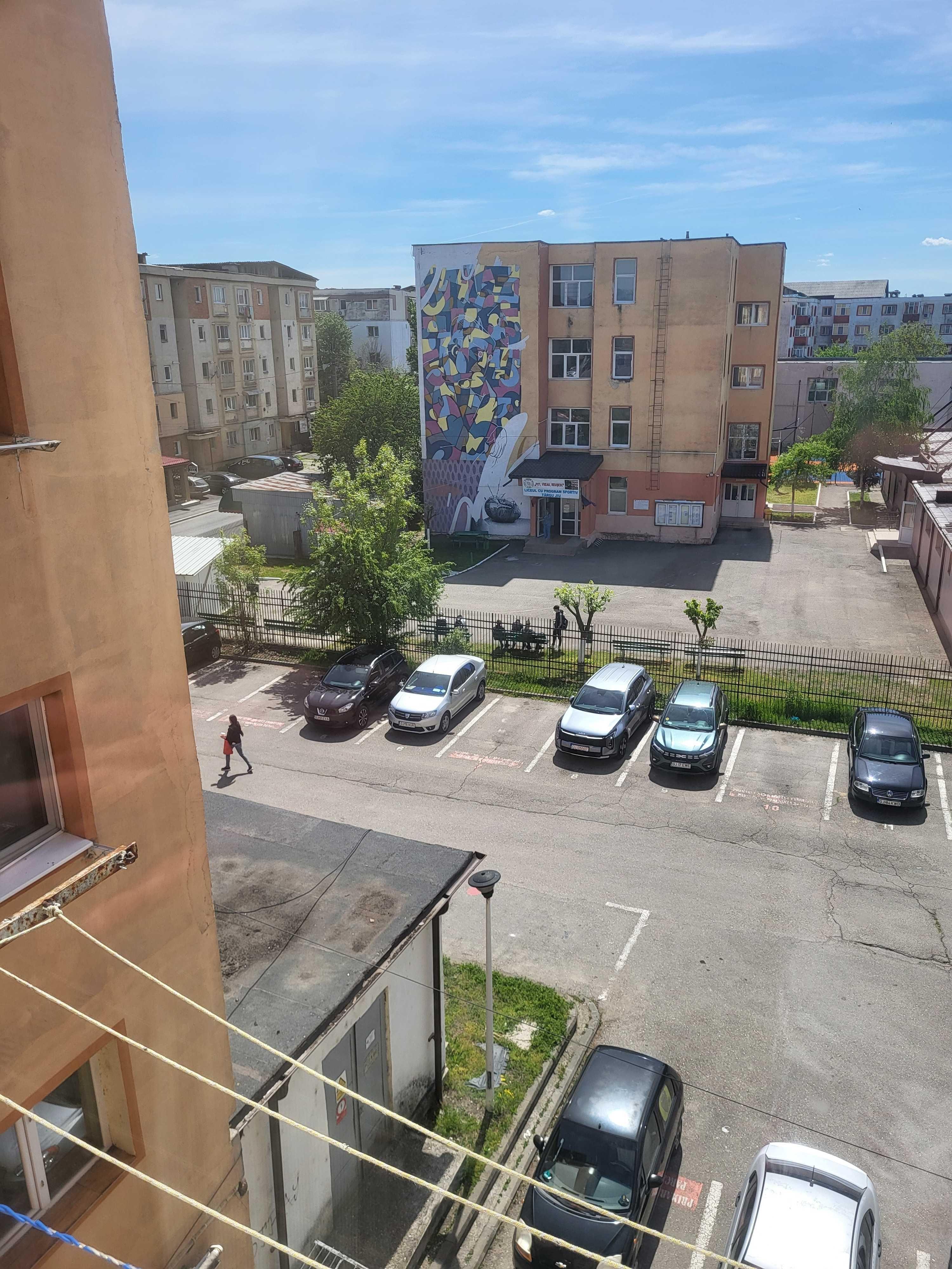 Apartament cu 2 camere de vanzare pe strada 9 mai - imagine 1
