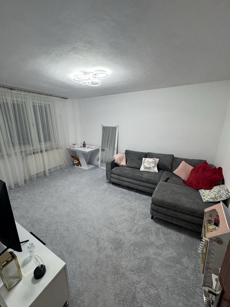 Vând apartament zonă centrală ,3 camere, decomandat, 0728237688