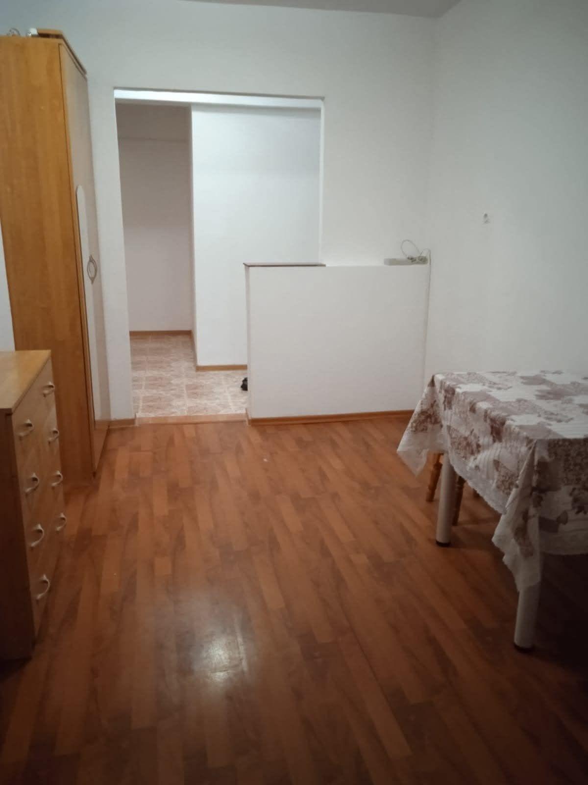 Închiriez apartament 60 mp - imagine 1
