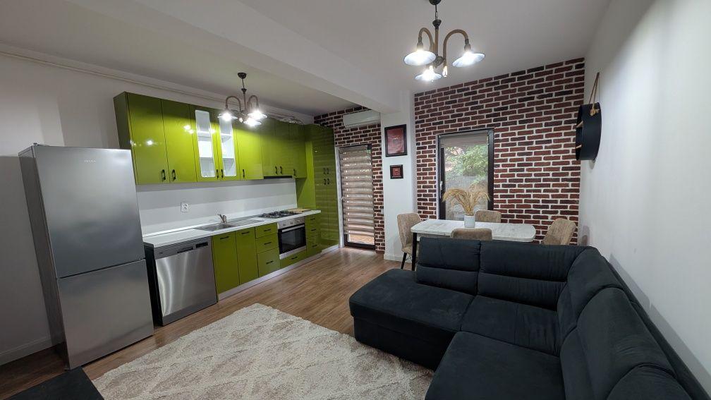 Închiriez apartament 2 camere!