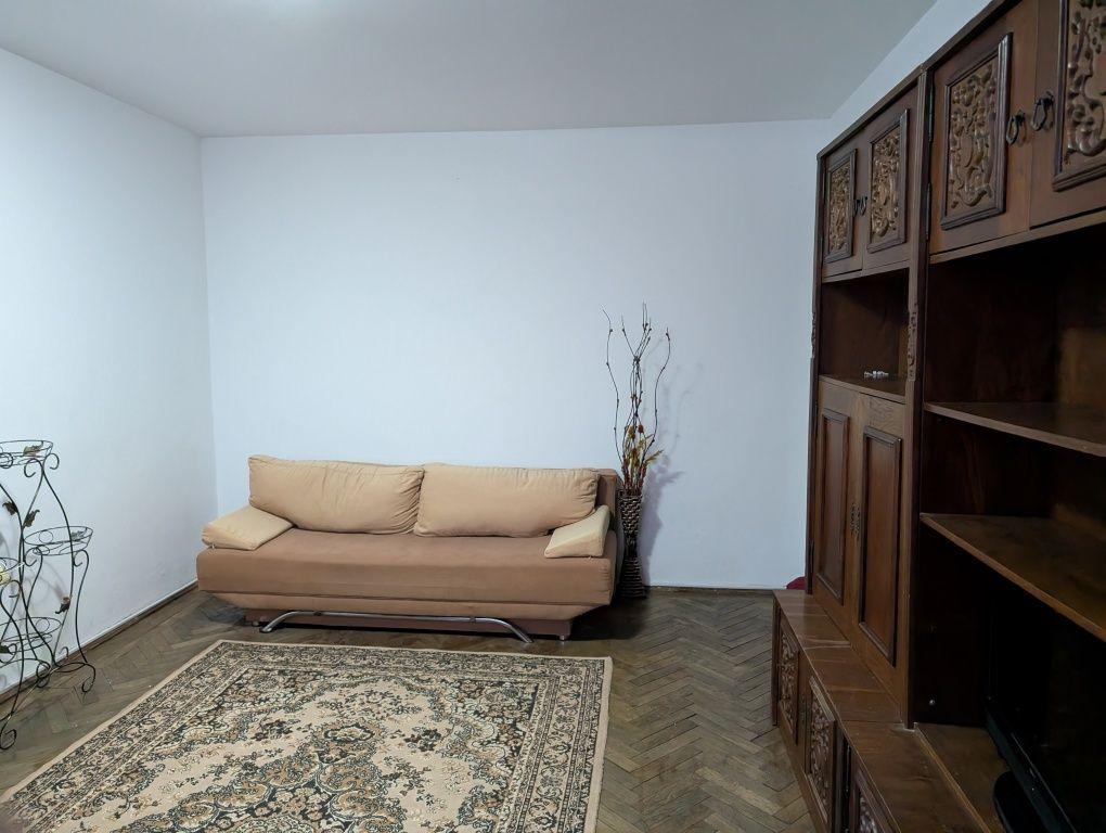 Închiriez apartament