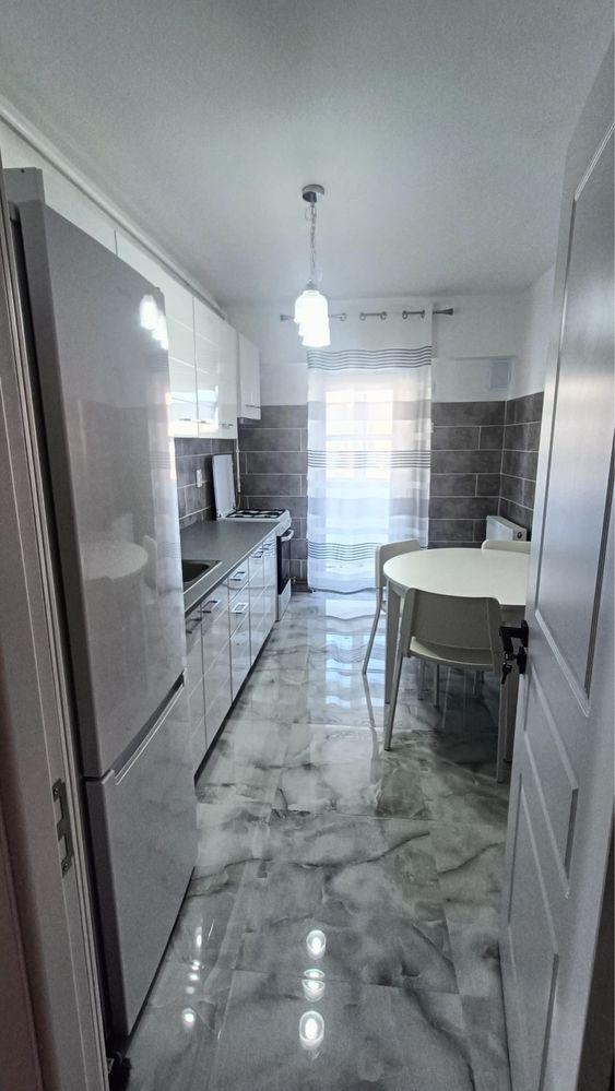 Inchiriez apartament 2 camere cu balcon - imagine 1