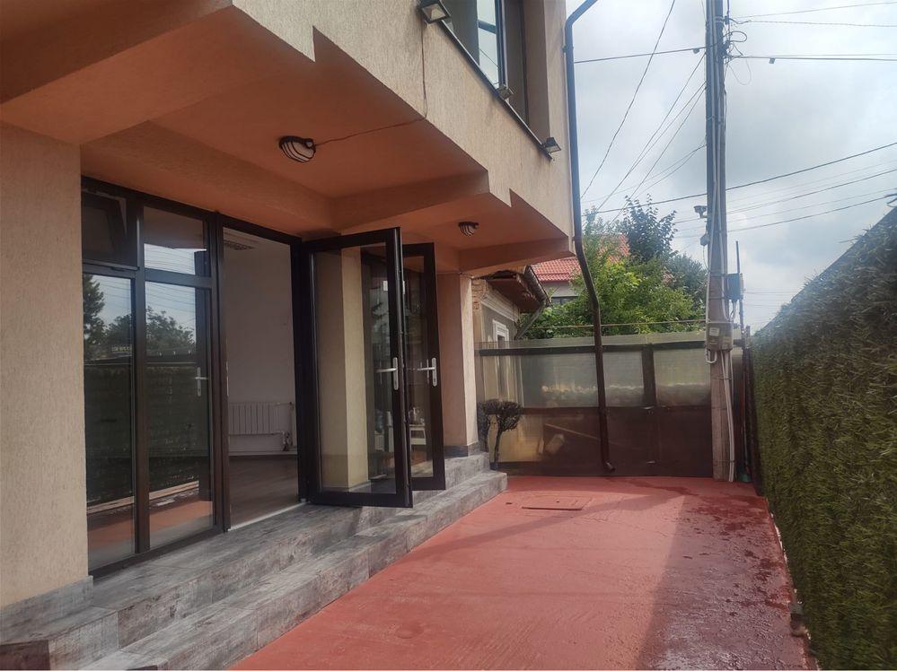Ofer spre inchiriere birou/spatiu comercial avand curte frontala
