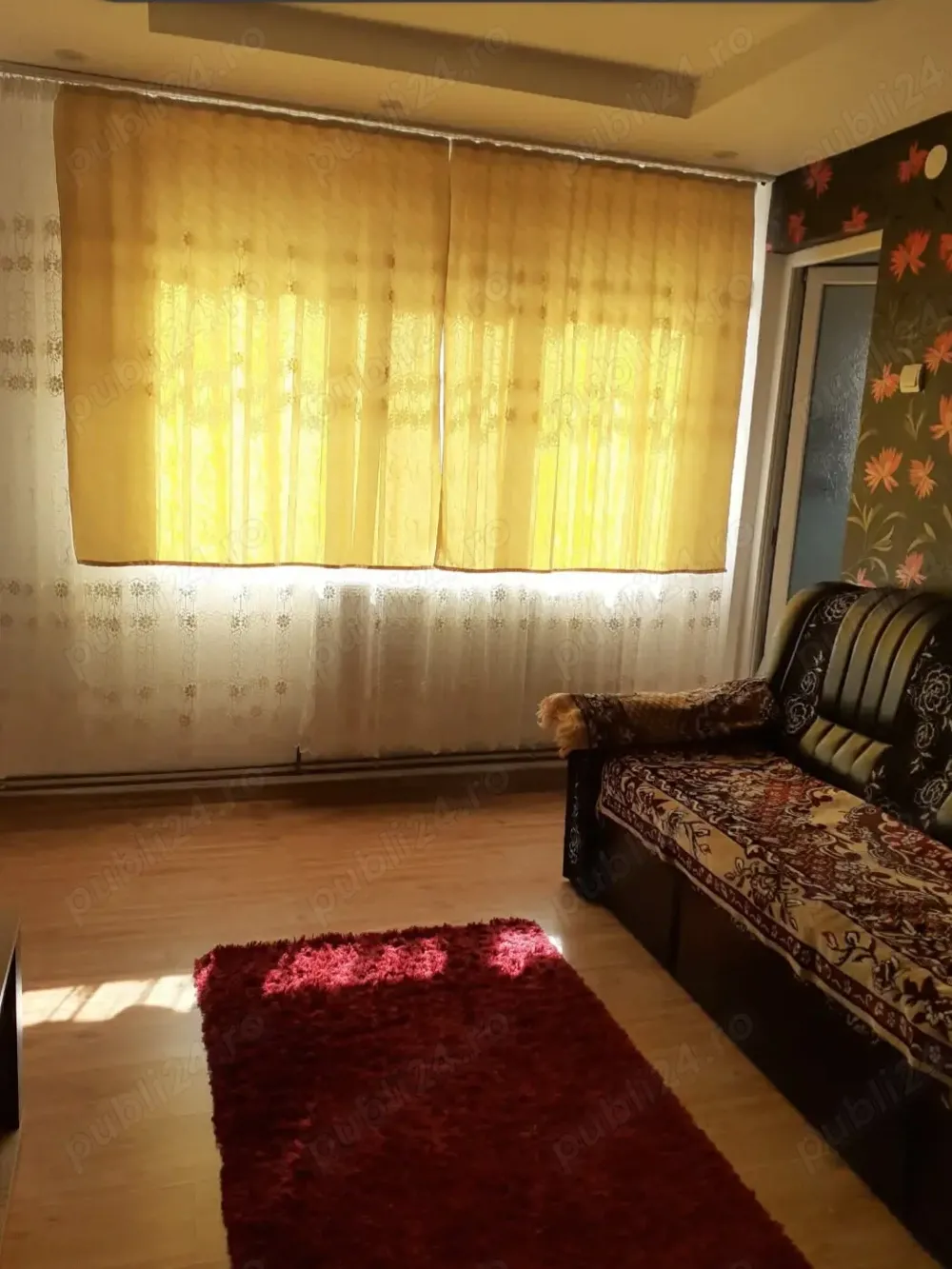 Vînd apartament cu 2 camere ,et 4 str.Gheorge Bărboi ,zona piața mică ,