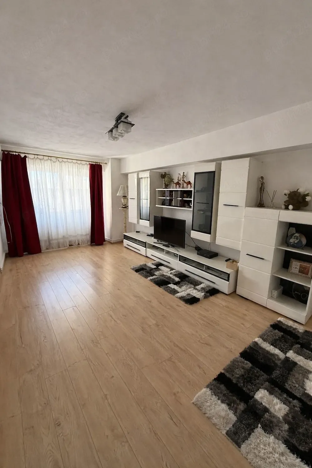 Apartament 4 camere | Central | Suprafata totala 88.57 mp | Etaj 1 8 || Centrala termica proprie