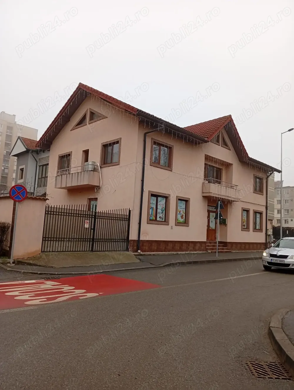 Casă cu 2 intrări zona 9 Mai | Parter comercial + etaj locuința | Mansarda