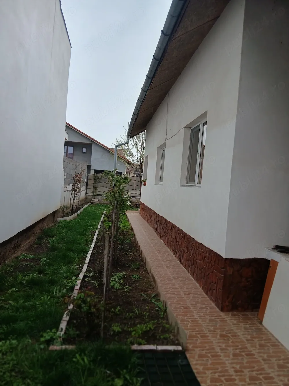 vând casă sau schimb cu apartament plus diferența