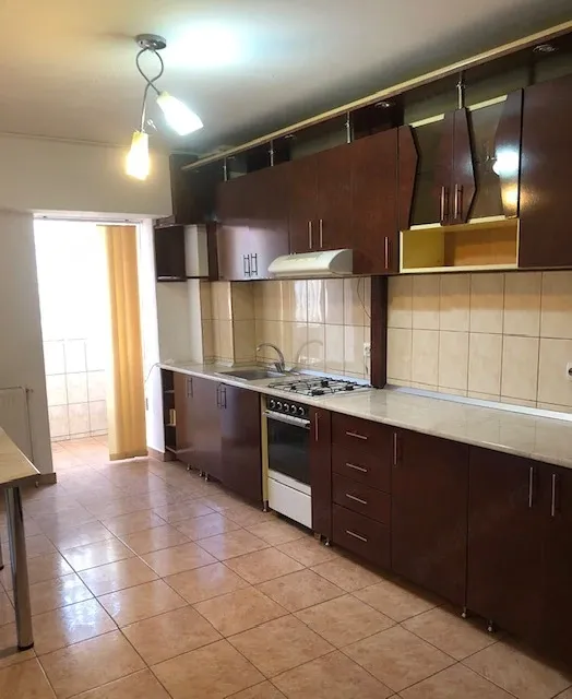 Apartament cu 3 dormitoare - parter inalt zona Big, familie sau birou