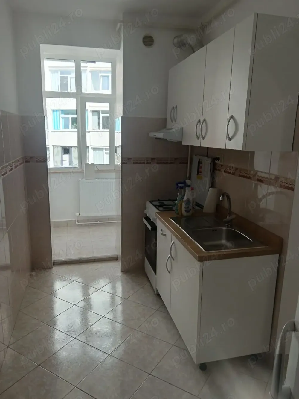 Apartament 2 camere nemobilat, recent renovat, etajul 4, zona bd dacia piatra neamt