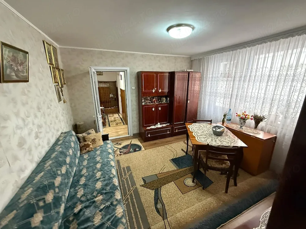 Apartament 3 camere, semidecomandat - Piatra Neamt