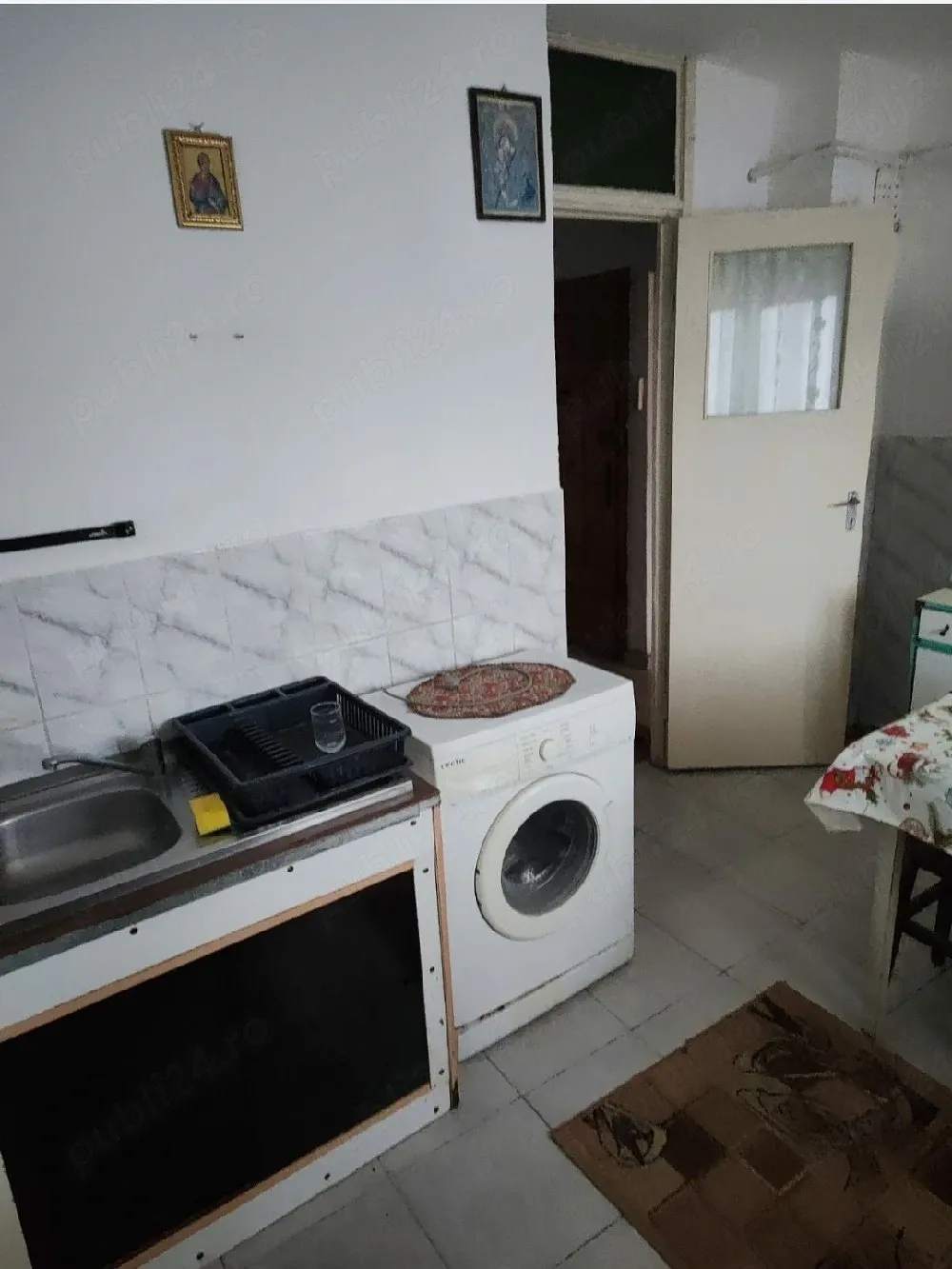 Închiriez apartament 3 camere