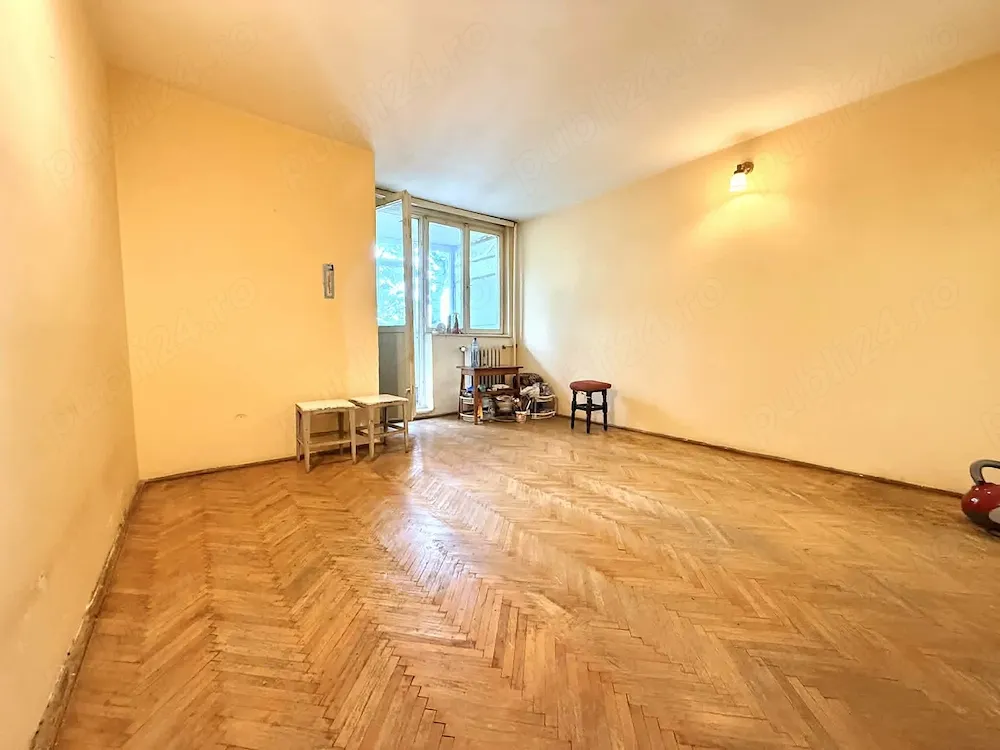 Proprietar, garsoniera Podul de Piatra