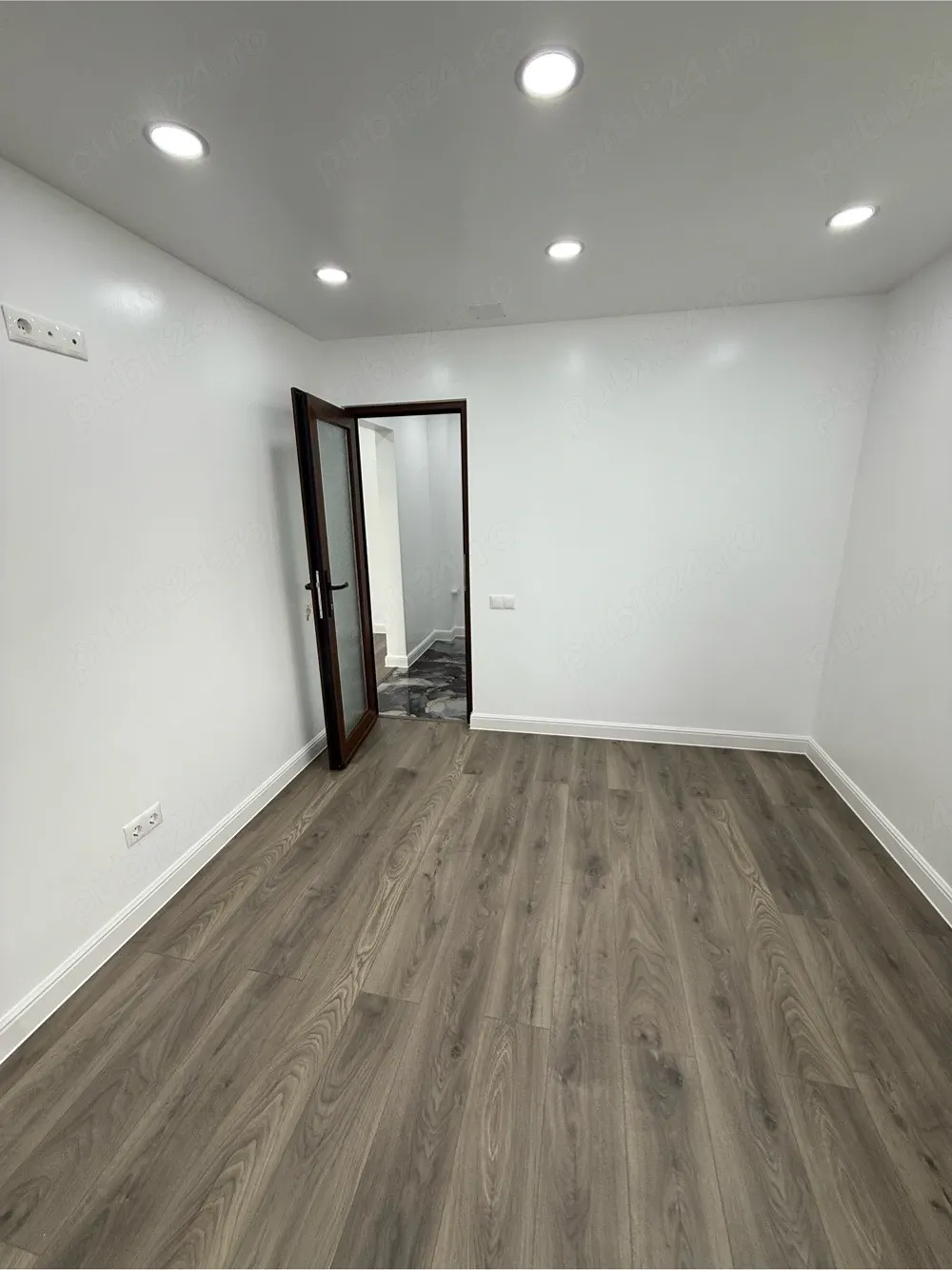 Apartament 3 camere semidecomandat in micro 40 stradal