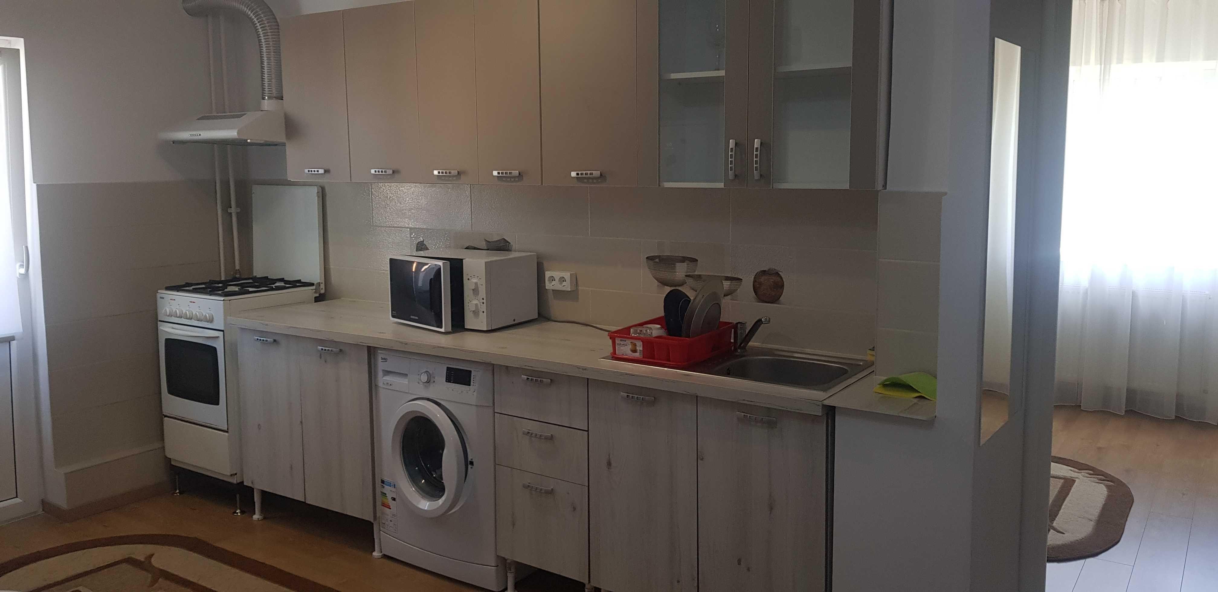 De inchiriat apartament cu 2 camere decomandat